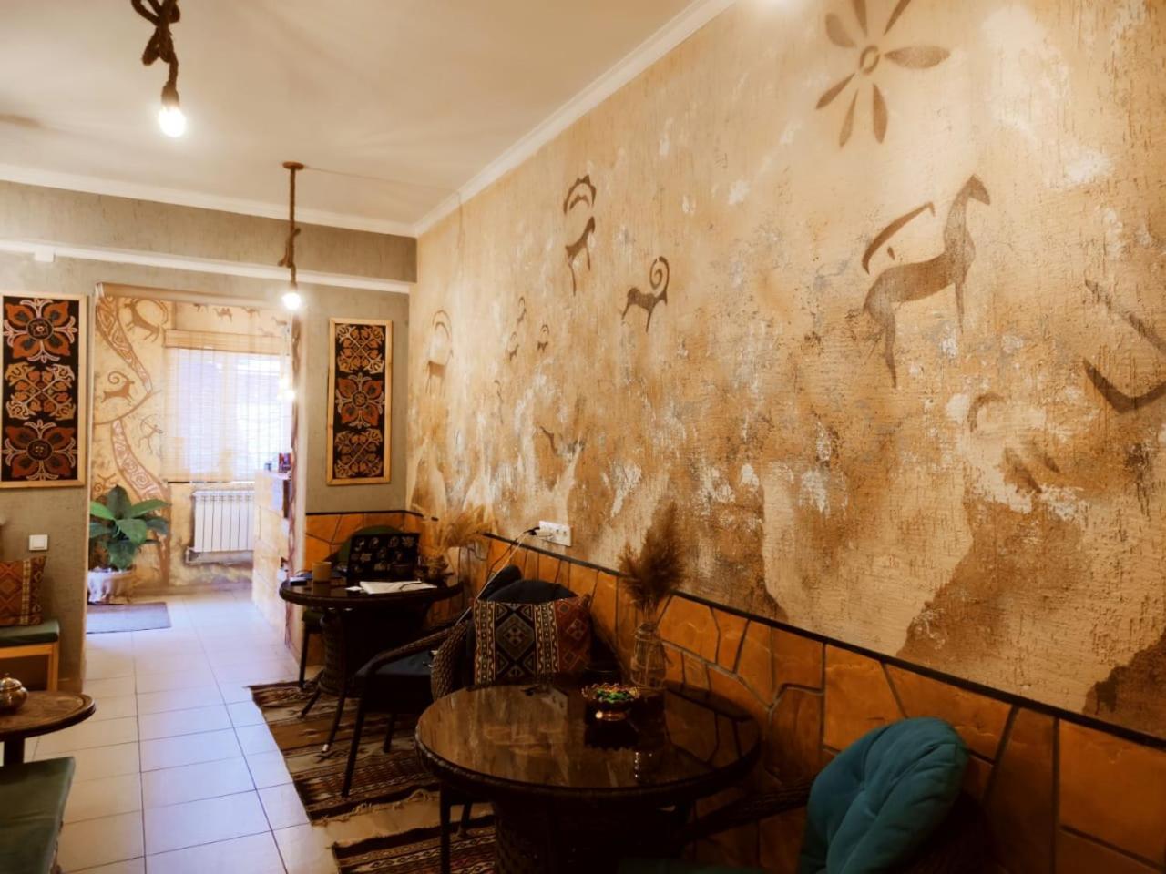 Silkroad Guesthouse Bishkek Exteriör bild